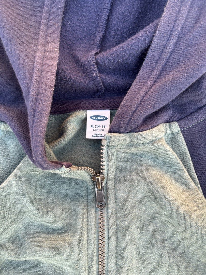 OLD NAVY ZIP UP (Category: Coats, Jackets and Outerwear) located in San Jose. Submitted by jerown (Listing ID 1437222594, Image 3). Description: •L26 x W19 •NO ISSUE •EXCELLENT CONDITION •COLOR RATE 9/10.