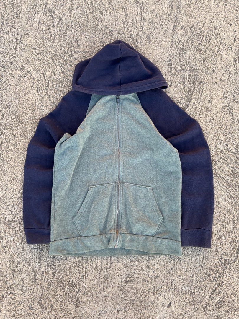OLD NAVY ZIP UP (Category: Coats, Jackets and Outerwear) located in San Jose. Submitted by jerown (Listing ID 1437222594, Image 2). Description: •L26 x W19 •NO ISSUE •EXCELLENT CONDITION •COLOR RATE 9/10.