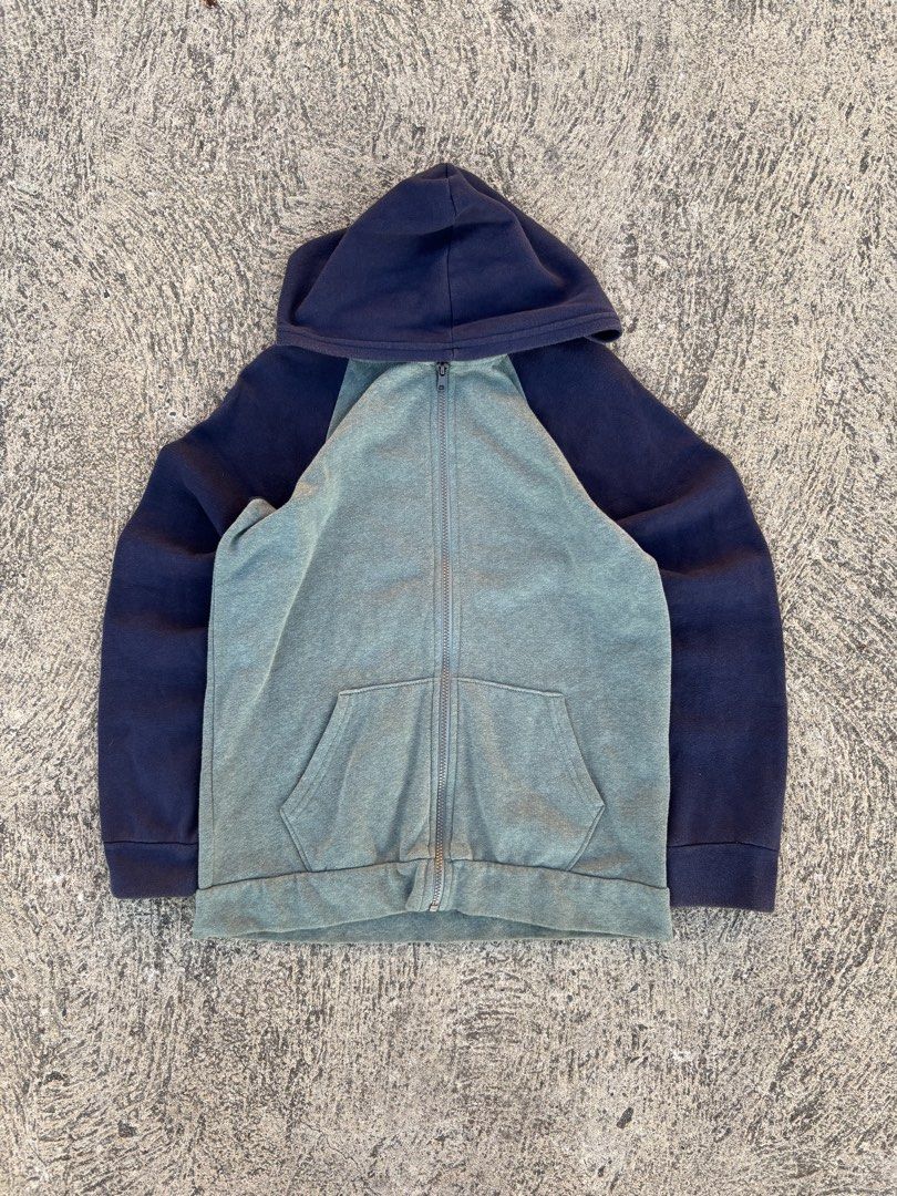 OLD NAVY ZIP UP (Category: Coats, Jackets and Outerwear) located in San Jose. Submitted by jerown (Listing ID 1437222594, Image 1). Description: •L26 x W19 •NO ISSUE •EXCELLENT CONDITION •COLOR RATE 9/10.