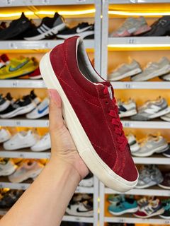 (Category: ) located in . Submitted by soletrip_footwear_trading (Listing ID 1437245007, Image 1). Description: .