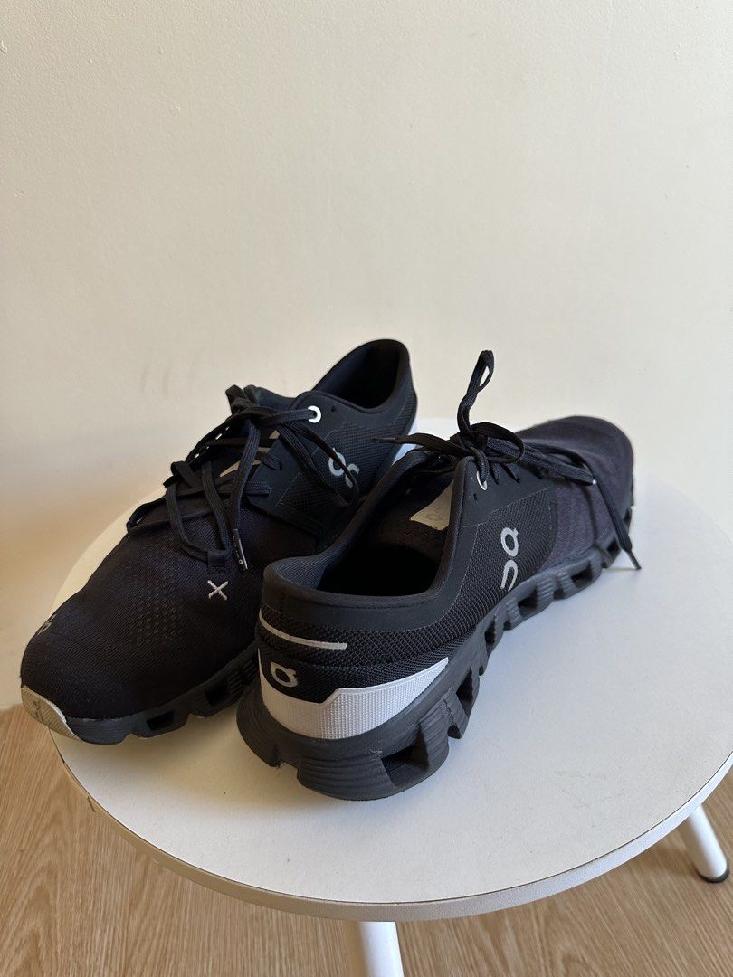 On Cloud (Category: Sneakers) located in Daet. Submitted by kevsquintela (Listing ID 1437283738, Image 2). Description: US 9.5 UK 9 EU 43 JP 27.5.