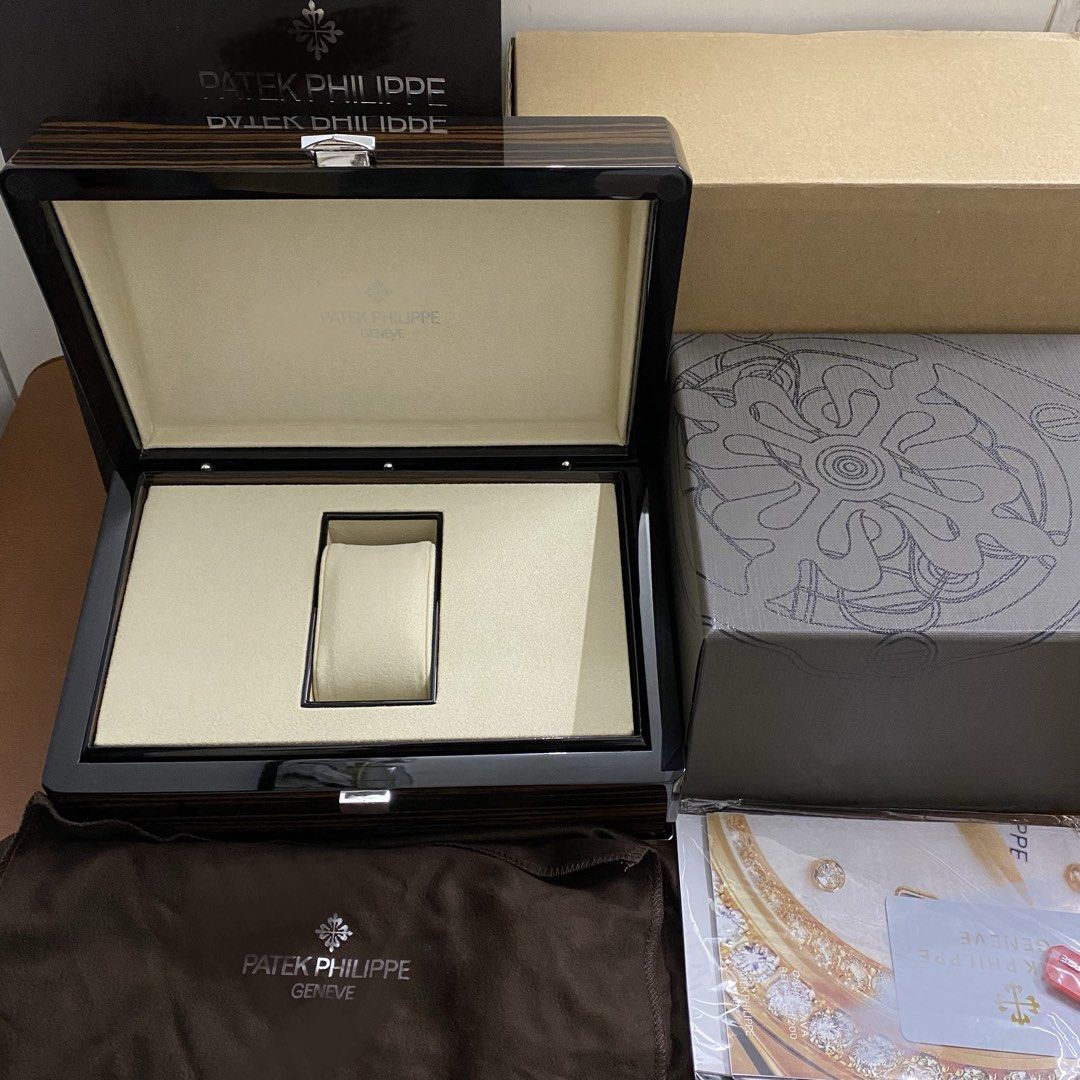 Pat-ek Phil. Box For watch (Category: Accessory Holder, Box & Organizers) located in Manila. Submitted by clean_dial (Listing ID 1437321731, Image 2). Description: Negotiable Price ONHAND READY TO SHIP PICK UP .