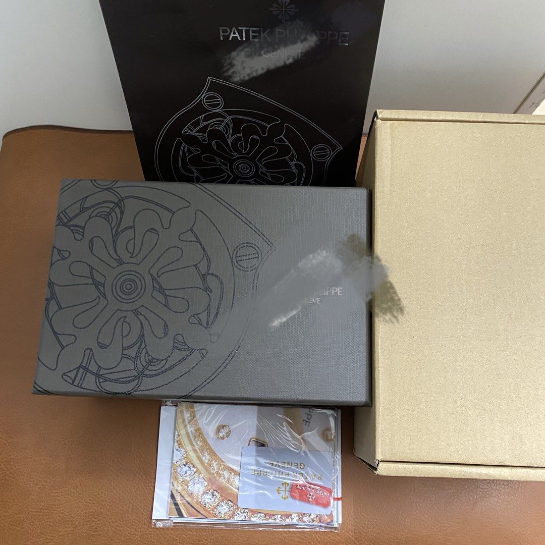 Pat-ek Phil. Box For watch (Category: Accessory Holder, Box & Organizers) located in Manila. Submitted by clean_dial (Listing ID 1437321731, Image 1). Description: Negotiable Price ONHAND READY TO SHIP PICK UP .