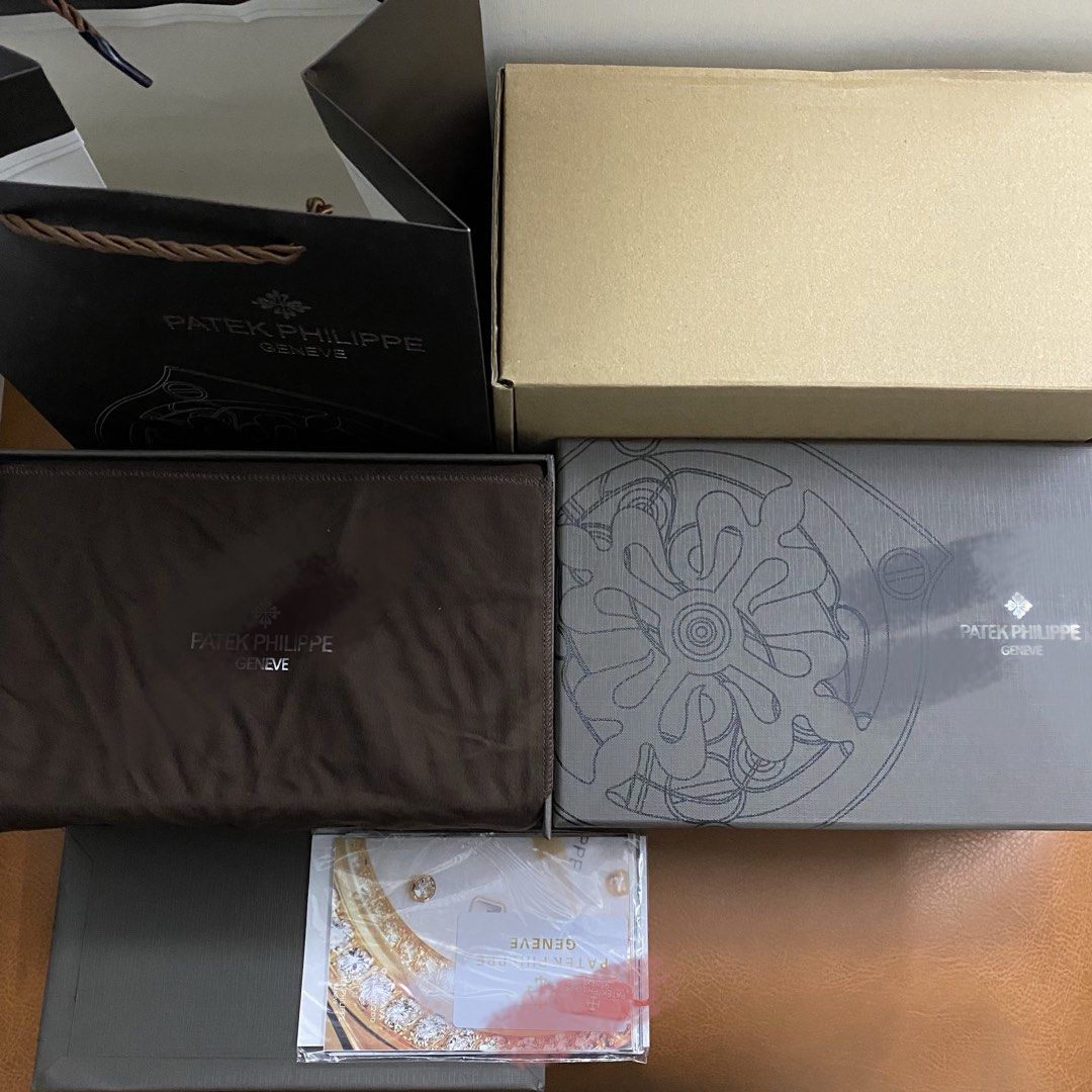 Pat-ek Phil. Box For watch (Category: Accessory Holder, Box & Organizers) located in Manila. Submitted by clean_dial (Listing ID 1437321731, Image 3). Description: Negotiable Price ONHAND READY TO SHIP PICK UP .
