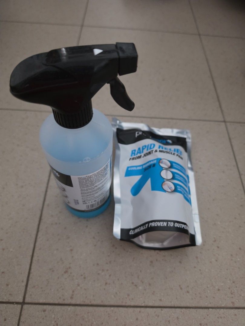 PhysiCool bundle (Category: Medical Supplies & Tools) located in Singapore. Submitted by curio3 (Listing ID 1429683953, Image 3). Description: 1 Brand new sealed physiocool bandage and recharge spray set 1 Used set. bandage size B expiry 2029 fresh and far expiry. buy with confidence take all for $50.