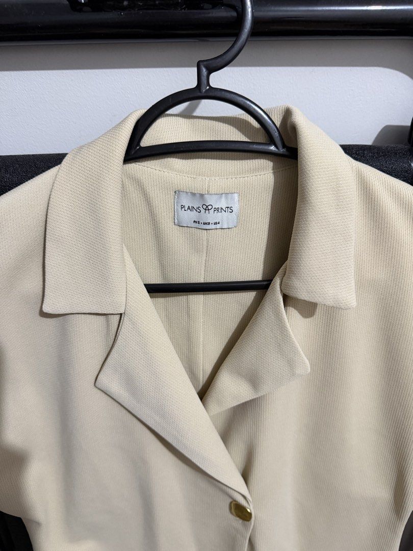 Plains & Prints Exter Short Sleeve Top (S) (Category: Blouses) located in Manila. Submitted by lemoncart.ph (Listing ID 1437354023, Image 3). Description: - rfs: decluttering - used once - bought for 1500 .