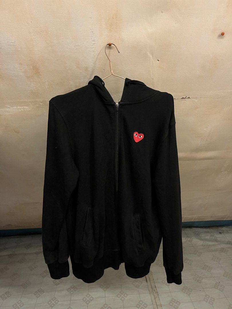 Play cdg heart black zip up (Category: Coats, Jackets and Outerwear) located in Manila. Submitted by silvertree-31cc (Listing ID 1437330376, Image 1). Description: .