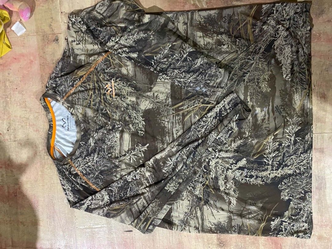REALTREE LONG SLEEVE (Category: Activewear) located in Manila. Submitted by sakazuki123 (Listing ID 1437362405, Image 2). Description: size 2XL W - 28 L - 33.