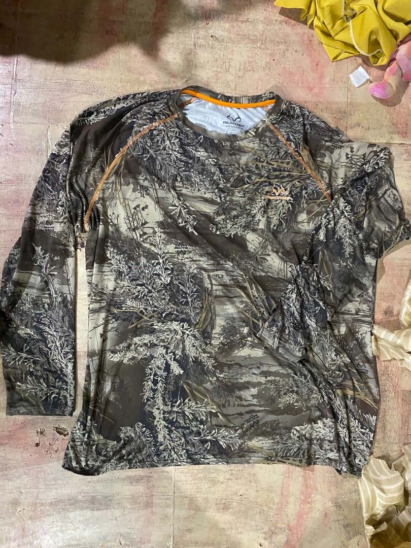REALTREE LONG SLEEVE (Category: Activewear) located in Manila. Submitted by sakazuki123 (Listing ID 1437362405, Image 1). Description: size 2XL W - 28 L - 33.
