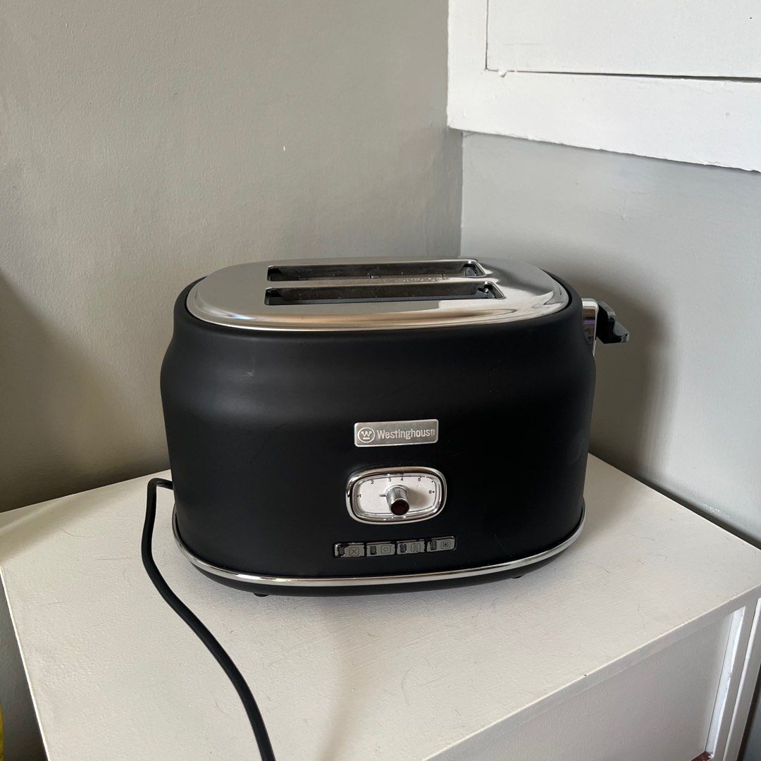 Retro style toaster (Category: Ovens & Toasters) located in Las Pinas. Submitted by wavynicci (Listing ID 1437323889, Image 1). Description: 3500 original price .