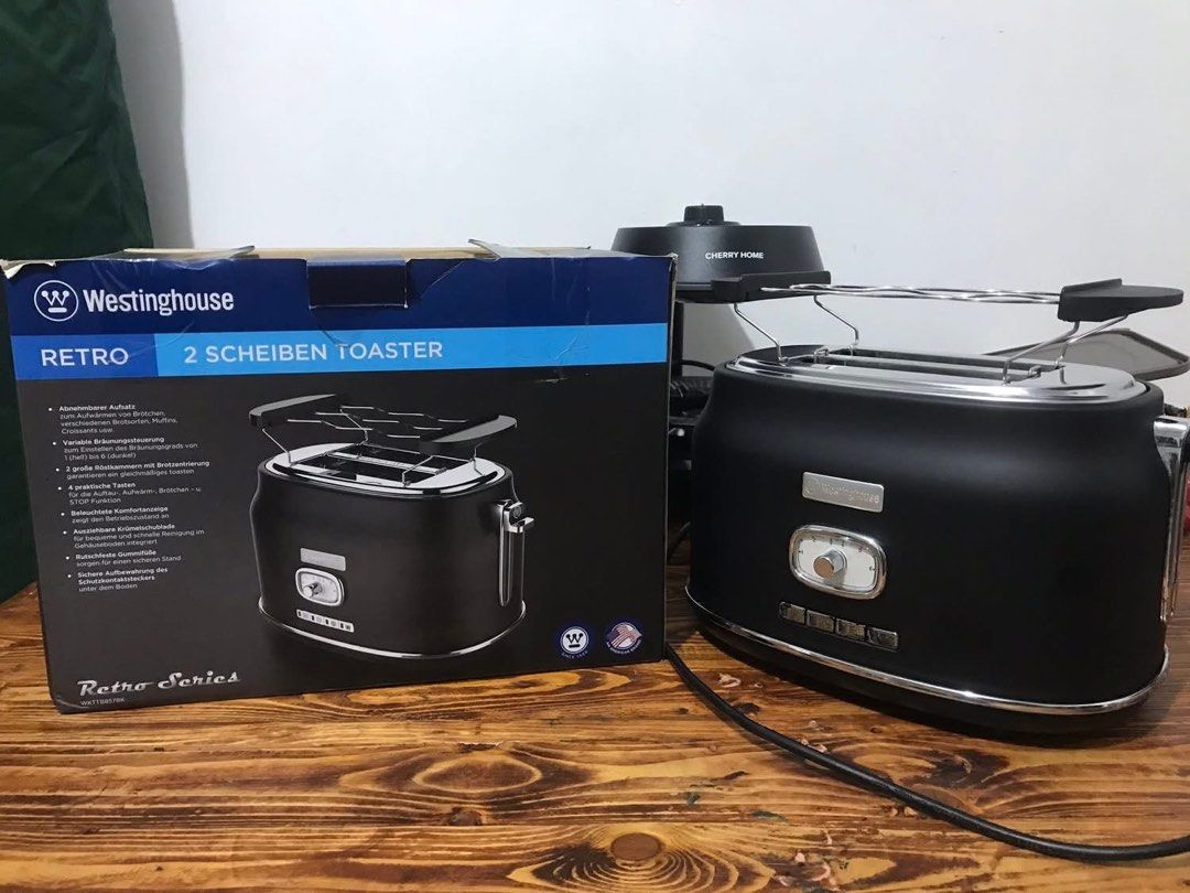 Retro style toaster (Category: Ovens & Toasters) located in Las Pinas. Submitted by wavynicci (Listing ID 1437323889, Image 3). Description: 3500 original price .