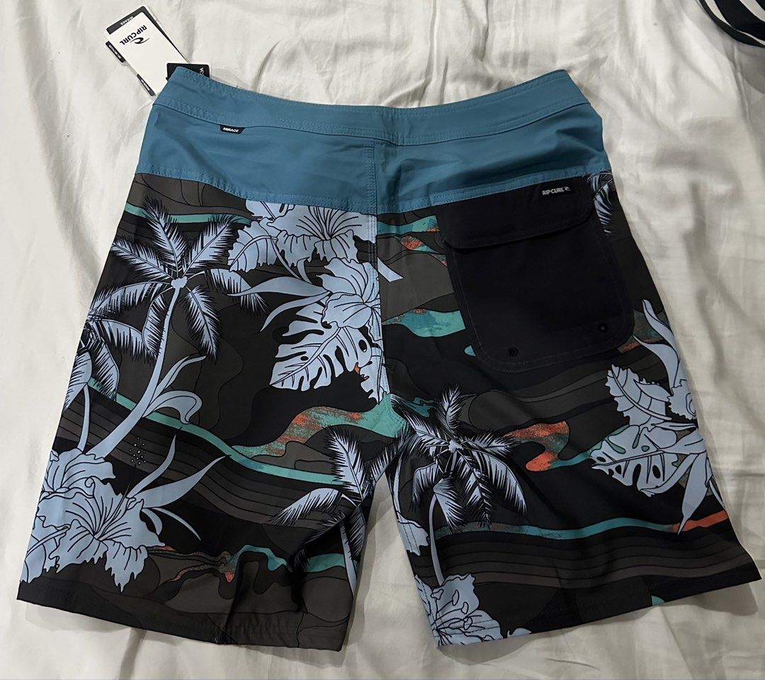 Rip Curl Mirage Ultimate Stretch Boardshorts Size 30 (Category: Swim Trunks & Board Shorts) located in Manila. Submitted by everythingauthentic07 (Listing ID 1437257982, Image 2). Description: For sale RIP CURL MIRAGE MASON BARREL KILLA 19” BOARDSHORTS P1600 only Meet up Las Pinas/Alabang Lalamove available Hit the surf in style with the Rip Curl Mirage Mason Barrel Killa boardshorts. These high-performance shorts are designed for surfers who nee