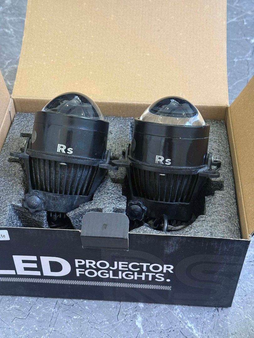 RS FOCUS V2 Projector Foglights by Greaseheads (Category: Lightings, Horns, and other Electrical Parts and Accessories) located in Makati City. Submitted by yco99 (Listing ID 1437276955, Image 2). Description: RS FOCUS V2 Projector Foglights by Greaseheads - 100W Pair - 28000 Lumens - White with blue cutoff line - with highbeam function - 3 inches price slightly negotiable!.
