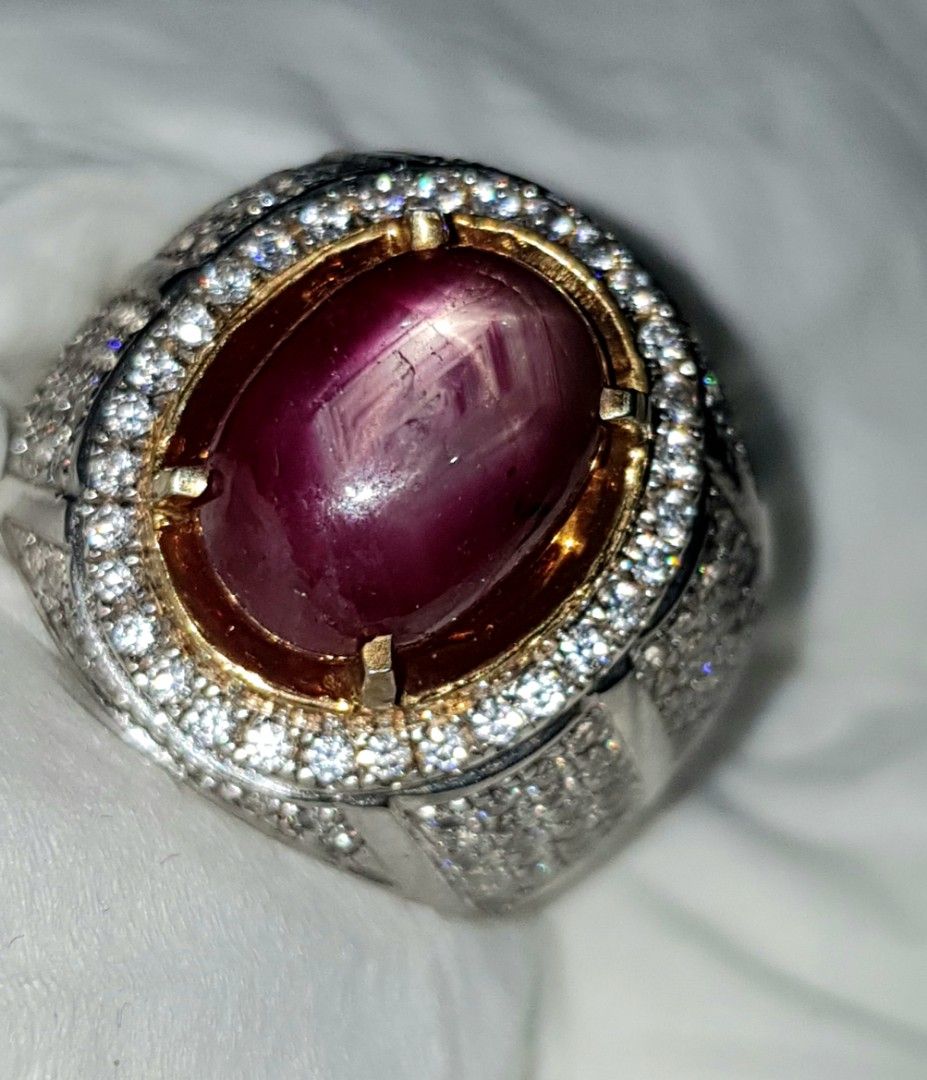 ruby star (Category: Jewelry) located in Singapore. Submitted by verovino1103590 (Listing ID 1437271829, Image 1). Description: ruby star with silver .