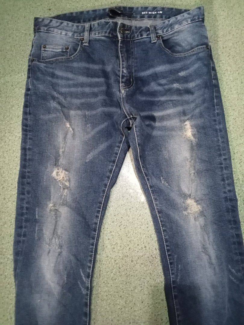 Saint Laurent tattered jeans slimfit (Category: Luxury Apparel) located in Manila. Submitted by philippepe58104 (Listing ID 1437396559, Image 3). Description: Saint Laurent tattered jeans size W34to35L39 slimfit pm.