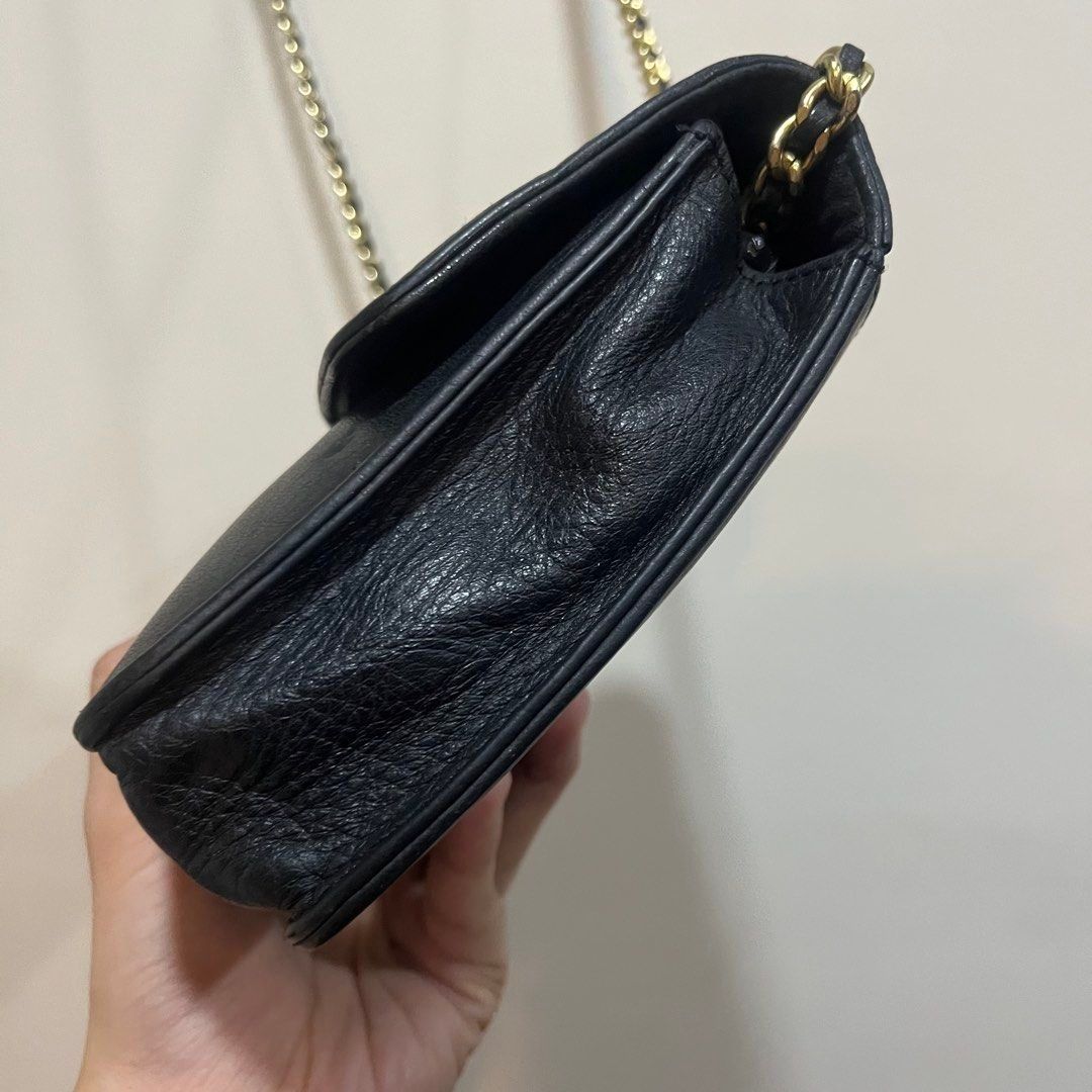 Salad Black Shoulder Crossbody Bag (Category: Cross-body Bags) located in Manila. Submitted by couture_cache (Listing ID 1437288337, Image 3). Description: May sign of use po since nagamit, yung snap hardware need polish and needed to clean the leather. Self-authenticate! Selling for reasonable price! Pwede pong maging shoulder bag ito. First to pay basis and payment first. Other Delivery option shouldered by buyer: Lalamove or J&T. Location: Tay