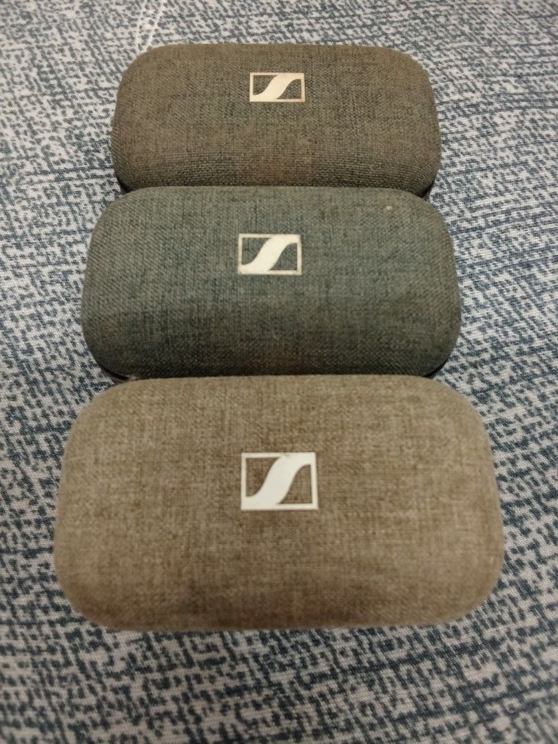 Sennheiser Momentum Charging Case (Category: Earphones) located in Bacoor. Submitted by francisnuts (Listing ID 1437387176, Image 1). Description: - Charging case for Sennheiser momentum TW 1 Item: 600 Take all: 1500 Buy at your own risk Payment first basis.