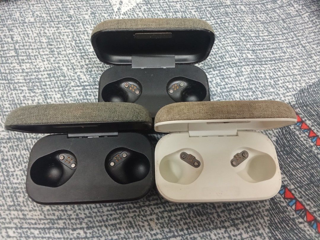 Sennheiser Momentum Charging Case (Category: Earphones) located in Bacoor. Submitted by francisnuts (Listing ID 1437387176, Image 2). Description: - Charging case for Sennheiser momentum TW 1 Item: 600 Take all: 1500 Buy at your own risk Payment first basis.
