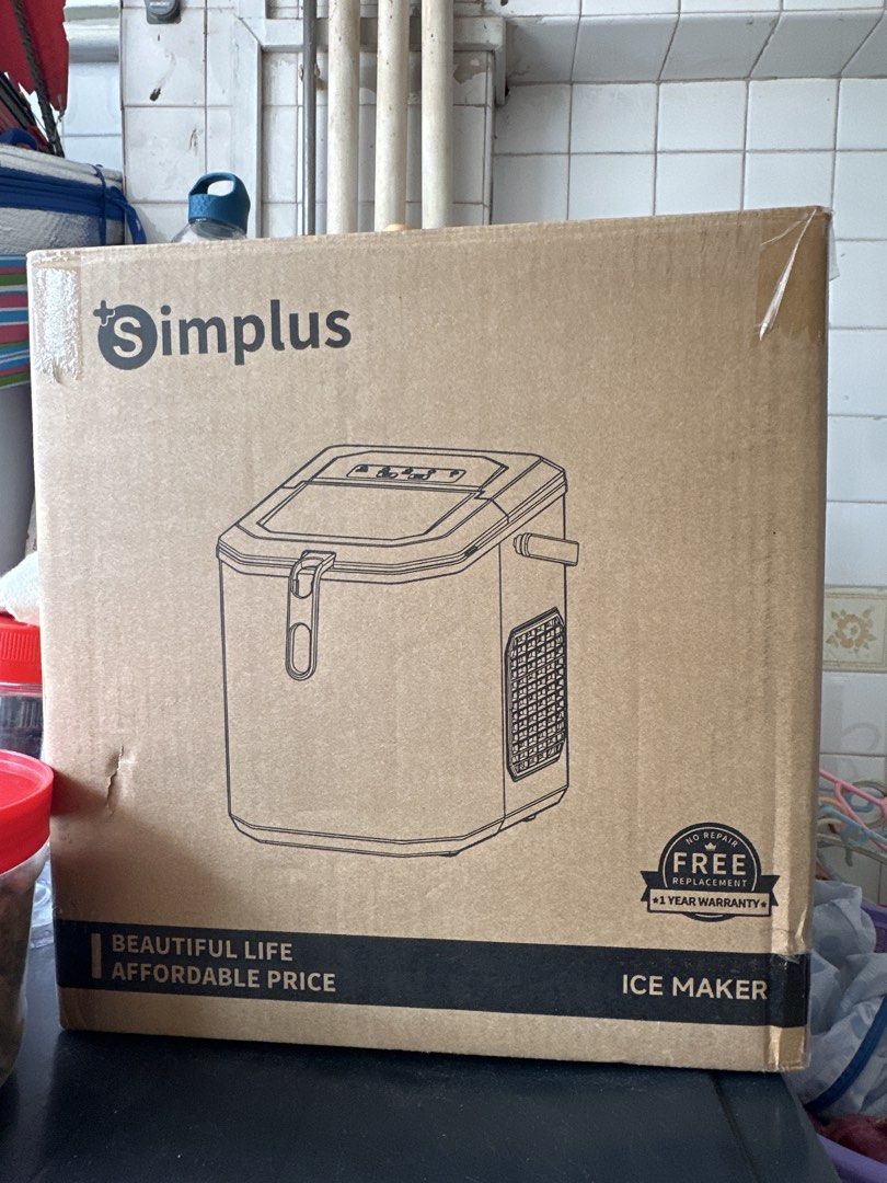 Simplus Ice Maker | Automatic Ice Machine (Category: Other Kitchen Appliances) located in Singapore. Submitted by izb1313683h (Listing ID 1437301164, Image 2). Description: Selling off Ice Maker. I used it just twice. No space to store it. Bring a big bag. .