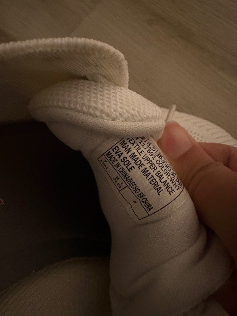 SKECHERS bobs white rubber shoes (Category: Sneakers) located in Baguio. Submitted by backburnerbyniki (Listing ID 1437376953, Image 3). Description: .