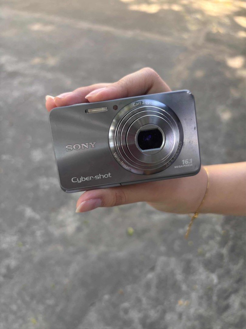Sony Cybershot DSC-W630 (Category: Cameras) located in Las Pinas. Submitted by mariahyu52095 (Listing ID 1437367914, Image 1). Description: Can negotiate - Sony Cyber-shot digital camera - 16.1 megapixel sensor -all buttons working -zoom is working -battery needs to be replaced -no card -fully functional -light scratches on body .