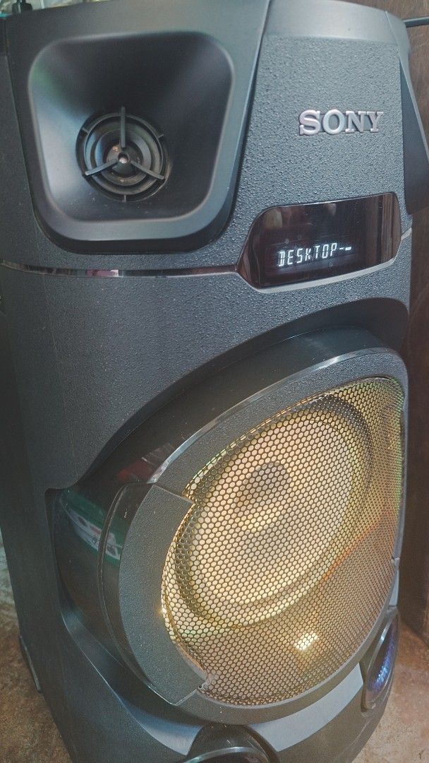 Sony Bluetooth Speaker (Category: Soundbars, Speakers & Amplifiers) located in Quezon City. Submitted by markkyzz (Listing ID 1437220067, Image 1). Description: - Sony desktop speaker - Sleek design - Digital display - Black finish - Features lighting effects - Compact size - Ideal for desktop use.