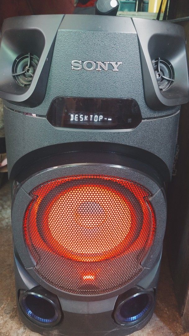 Sony Bluetooth Speaker (Category: Soundbars, Speakers & Amplifiers) located in Quezon City. Submitted by markkyzz (Listing ID 1437220067, Image 3). Description: - Sony desktop speaker - Sleek design - Digital display - Black finish - Features lighting effects - Compact size - Ideal for desktop use.