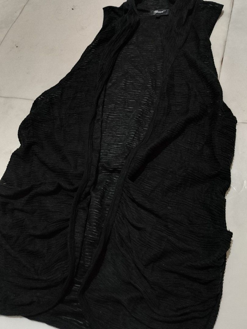 Spinash Black Sleeveless Vest - Large (Category: Vests) located in Zamboanga. Submitted by 2ndabubazir (Listing ID 1437399269, Image 3). Description: - Spinash black sleeveless vest - Size: Large - Design: Draped with collar - Fabric: Lightweight, semi-sheer - Silhouette: Longline - Perfect for layering.