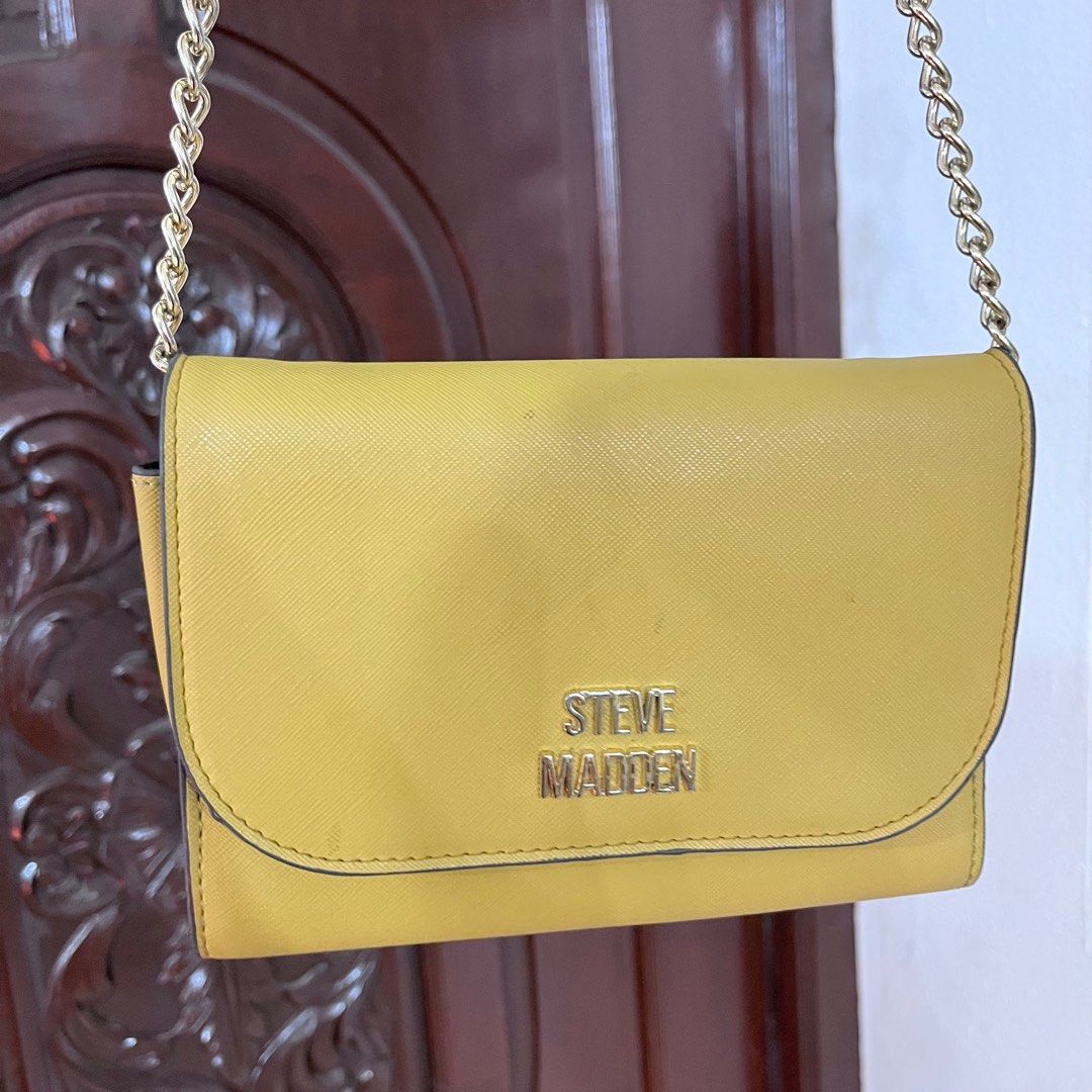 Steve Madden Yellow Crossbody bag (Category: Cross-body Bags) located in Del Monte. Submitted by bellamente (Listing ID 1437336618, Image 1). Description: Steve Madden yellow crossbody bag As is.