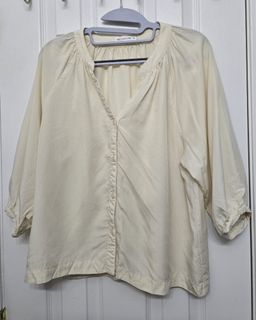 (Category: ) located in . Submitted by mvycloset (Listing ID 1437213361, Image 1). Description: .