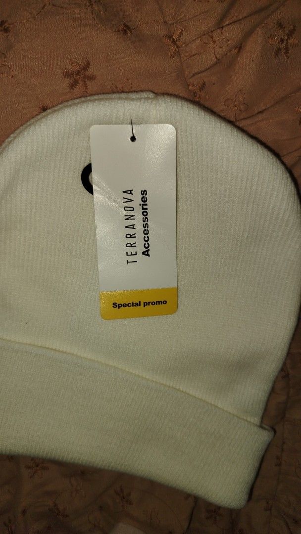Terranova Accessories Beanie - White (w/Tag) (Category: Hats & Beanies) located in Caloocan City. Submitted by love_mel (Listing ID 1437291913, Image 1). Description: - Brand new Terranova beanie - Color: White - Size: One size fits all - Features original tag - Special promo item - Original price: ₱249.