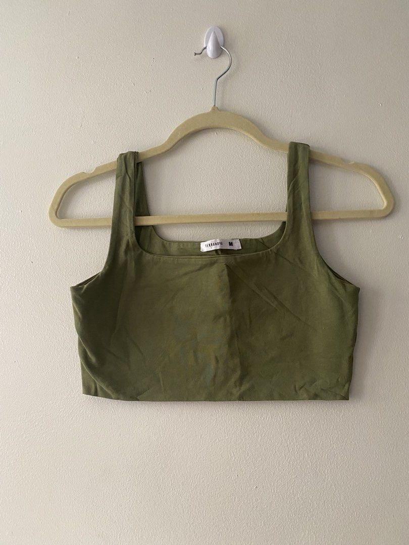 Terranova Olive Green Crop Top - Size M (Category: Others Tops) located in Manila. Submitted by likelykei (Listing ID 1437318573, Image 1). Description: - Terranova olive green crop top - Square neckline - Size: Medium - Solid color - Smooth fabric - Versatile for layering or casual outfits.