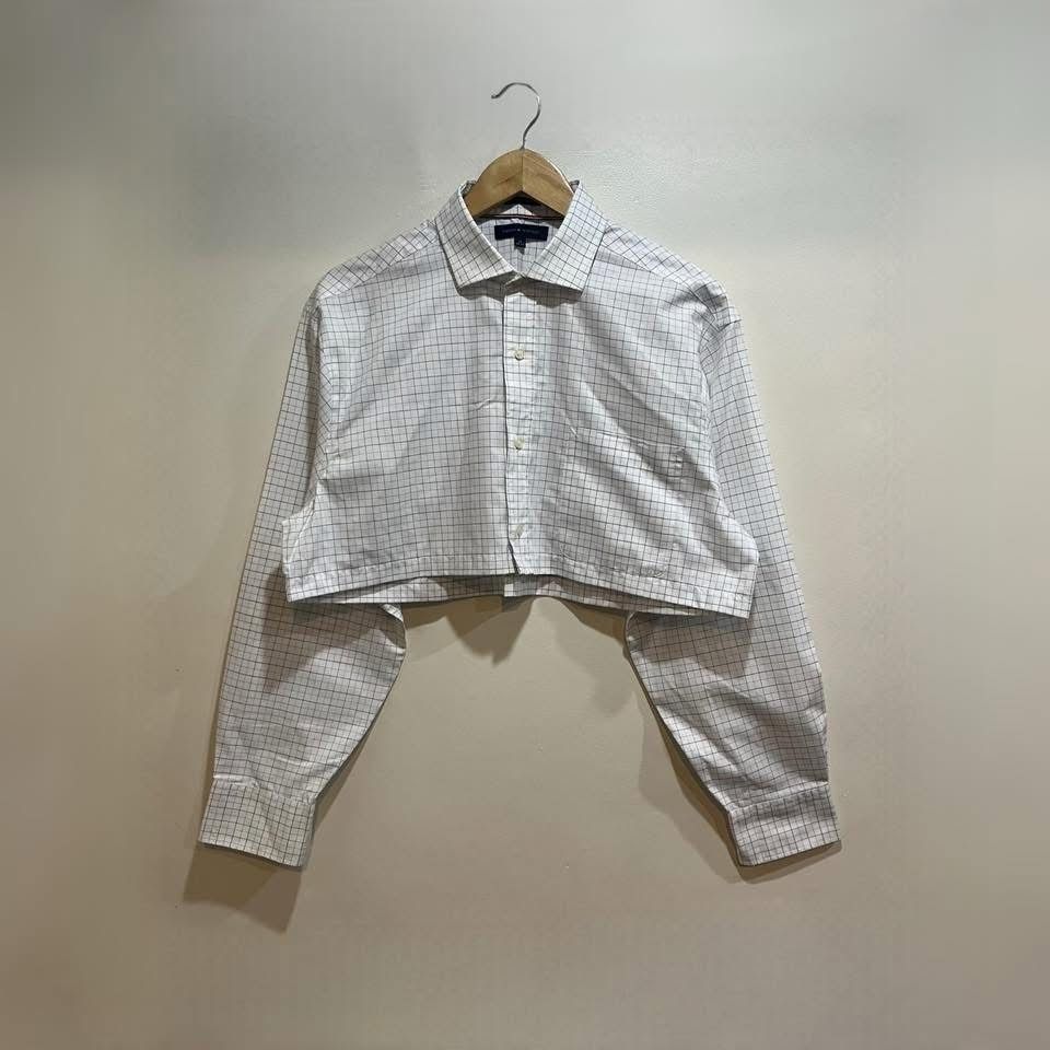 Tommy Hilfiger Cropped Longsleeve (Category: Longsleeves) located in Manila. Submitted by couture_cache (Listing ID 1437277799, Image 2). Description: May sign of use. Fits medium to extra large frame. Width: 22 Inches Length: 14 Inches First to pay basis and payment first. Delivery shouldered by buyer: Lalamove, J&T, or Flash Express. No rush shipping. Location: Taytay, Rizal.