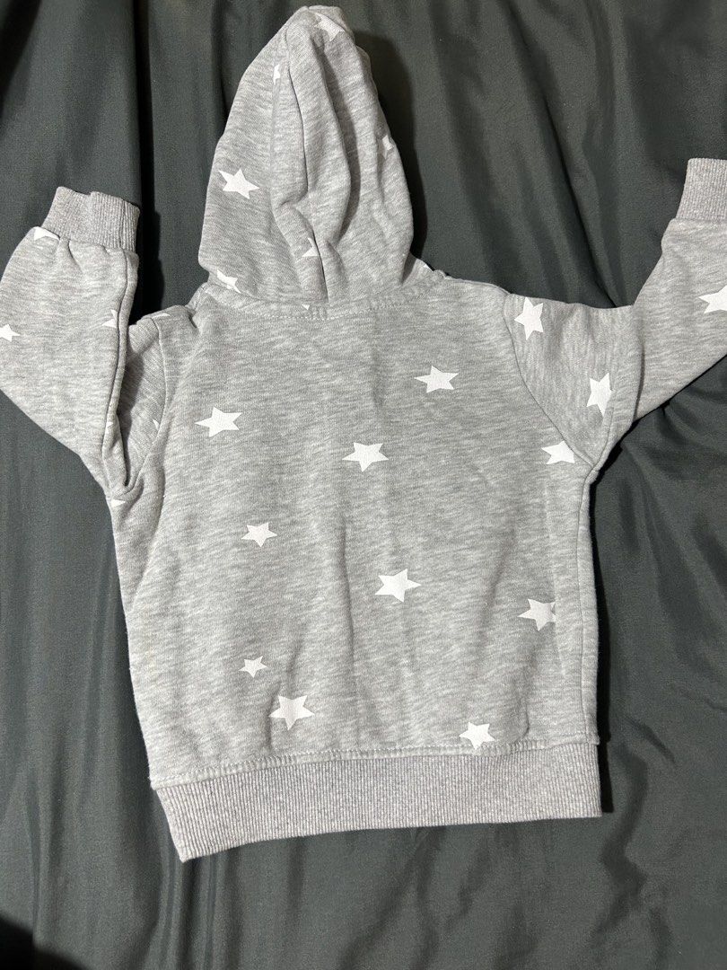 Tommy Hilfiger sets 2T on tag (Category: Babies & Kids Fashion) located in Valenzuela. Submitted by jamcolecciones (Listing ID 1437305866, Image 3). Description: Good as new! Pang airport outfit ng baby niyo! Fleece sa loob so pwede pang winter. .