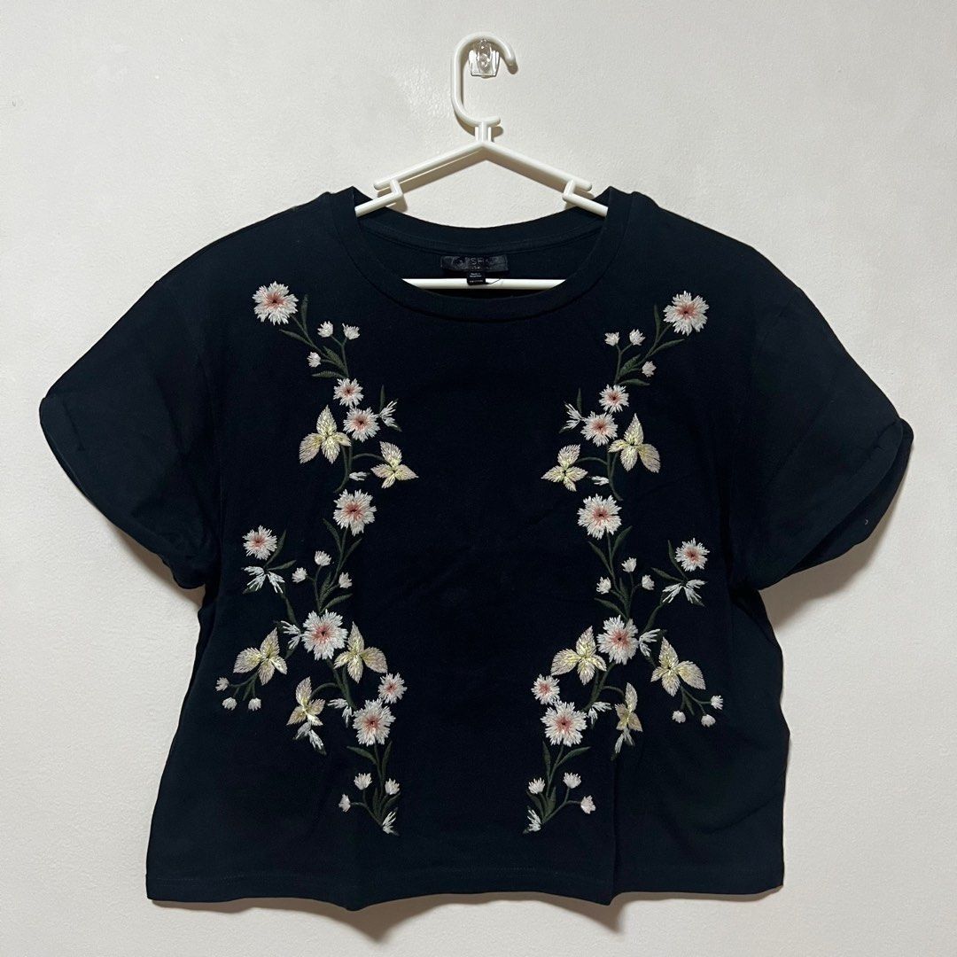 Topshop Embroidered Floral Top (Category: Blouses) located in Marikina City. Submitted by preloved.mana (Listing ID 1437343381, Image 1). Description: brand: TopShop size: small still good quality MOP: gcash, maya, bpi qr MOD: ggx, jnt, lalamove LOC: marikina.