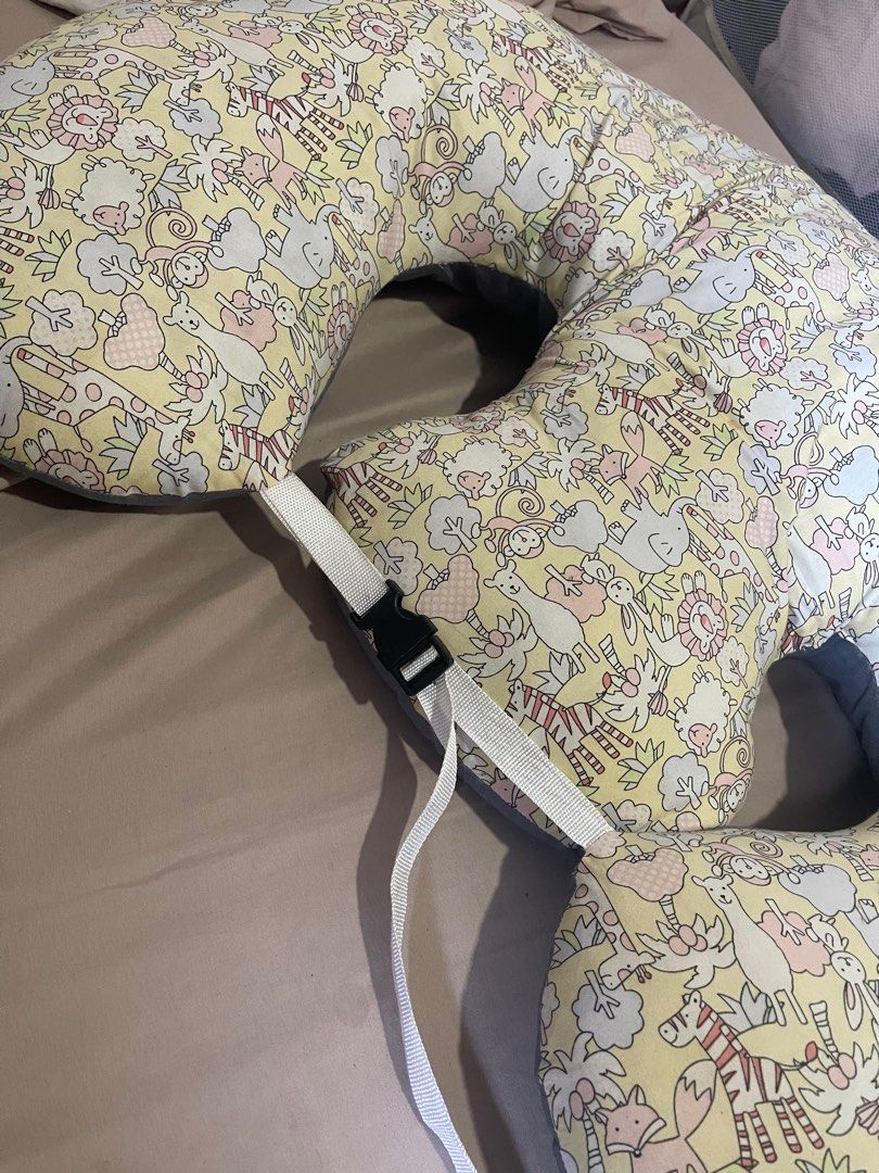 Twin Nursing pillow (Category: Cots & Cribs) located in Quezon City. Submitted by t1n4y (Listing ID 1437302498, Image 2). Description: >w/ adjustable straps >back support >can use for tandem breastfeeding.
