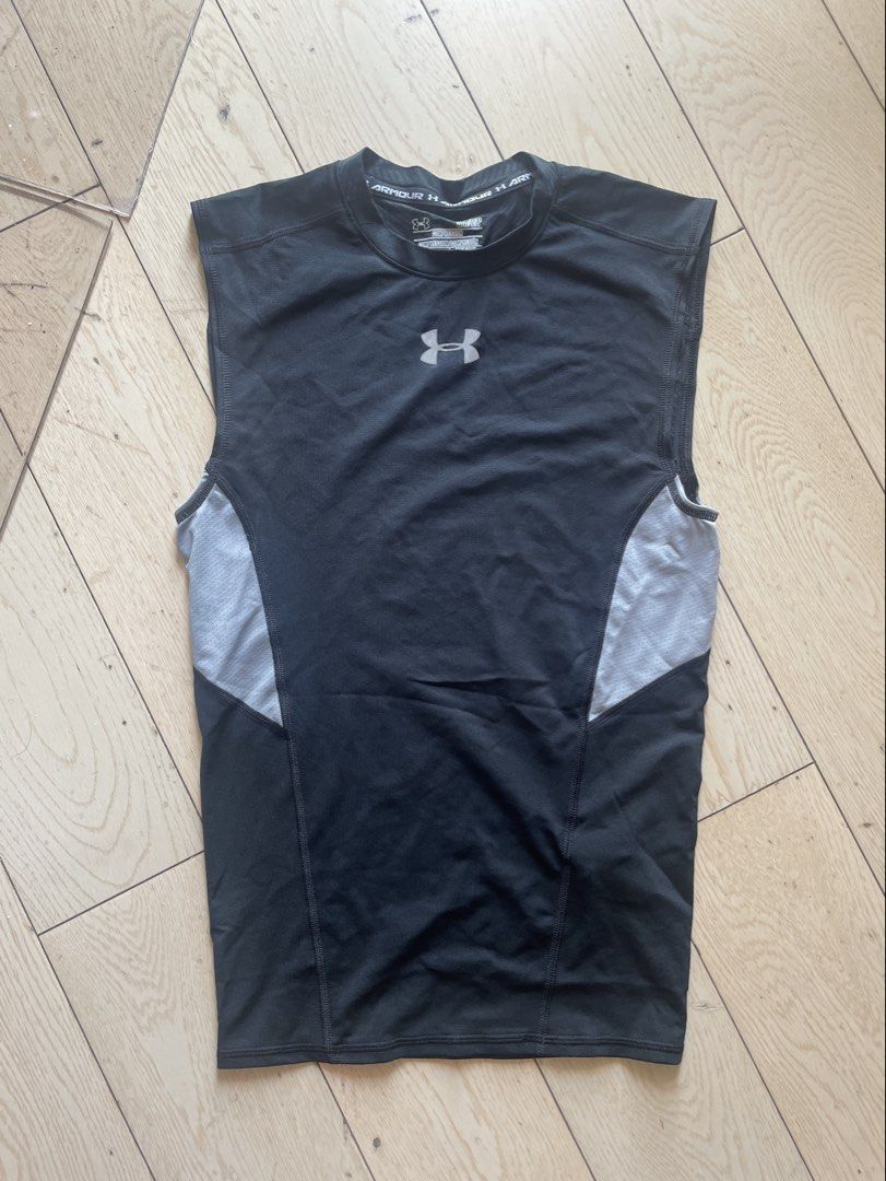 Under armour vest 運動背心 （分類：運動服裝）位於 Hong Kong。 由 vintagejojo 提交（商品編號 1437319035，圖片 1）。簡介： 。