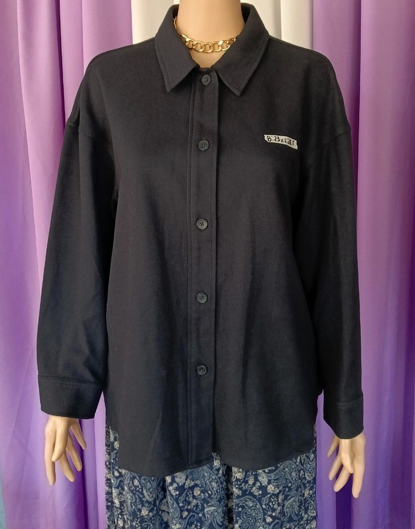 UNIQLO Brushed Jersey Shirt Jacket (Category: Coats, Jackets and Outerwear) located in Basista. Submitted by purpleens_shop (Listing ID 1437330818, Image 3). Description: Navy Blue 💙 10/10.
