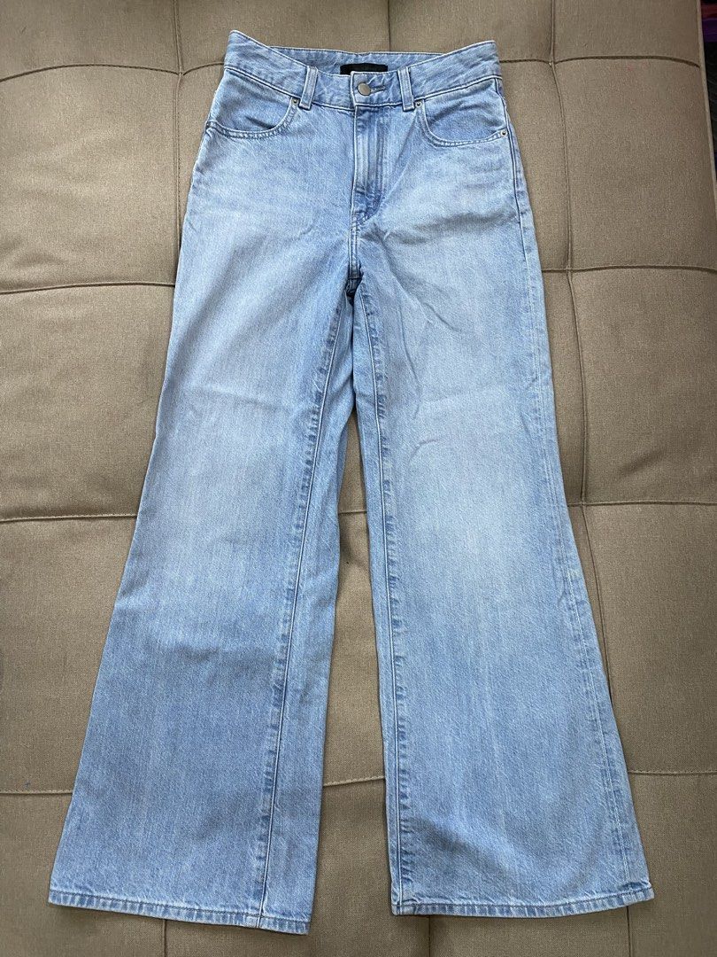 Uniqlo Light Wash Flare Jeans (Category: Jeans) located in Manila. Submitted by stockroompreloved (Listing ID 1437271817, Image 1). Description: - Light wash flare jeans - High-waisted - Button and zipper closure - Two front and two back pockets - Waist: 13 inches - Inseam: 30 inches - Leg opening: 11 inches - Light blue color.