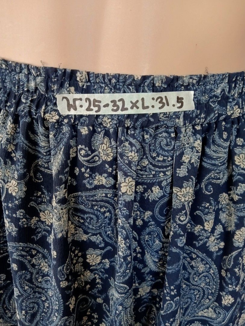 UNIQLO Tiered Long Skirt (Category: Skirts) located in Basista. Submitted by purpleens_shop (Listing ID 1437331265, Image 3). Description: .