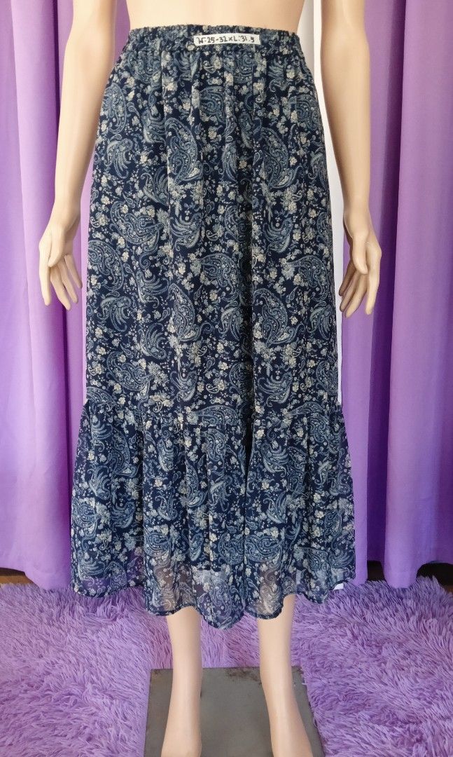 UNIQLO Tiered Long Skirt (Category: Skirts) located in Basista. Submitted by purpleens_shop (Listing ID 1437331265, Image 2). Description: .