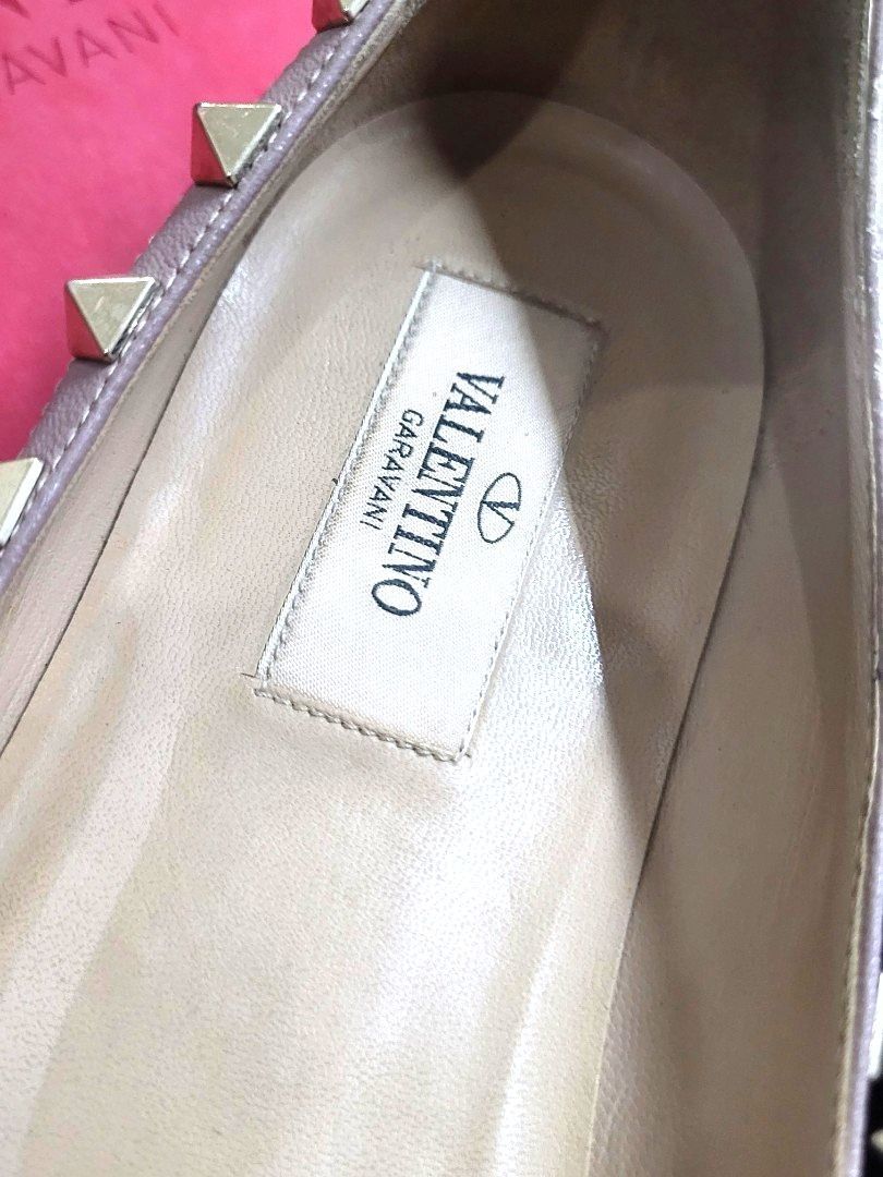 Valentino Garavani Rockstud Flats Size 6.5 (Category: Flats & Sandals) located in Antipolo. Submitted by dlolin (Listing ID 1437324105, Image 2). Description: Also got it here in Carousell - Authentic Valentino Garavani Rockstud flats - Black patent leather - Signature gold-tone pyramid studs - Size: 36 1/2 but best fit for 36 or 23cm - Includes original box, dust bag, and care card - Made in Italy.