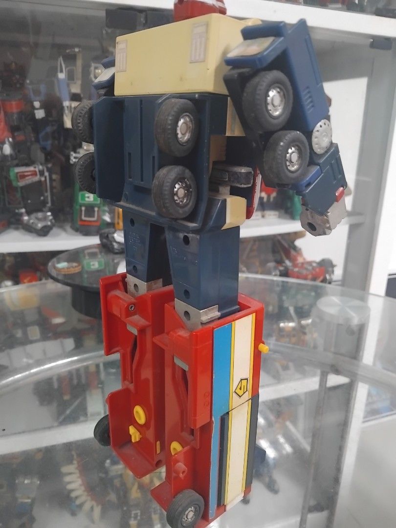 Vintage Land Galaxy Robo (Category: Kids Toys) located in San Fernando. Submitted by imlikeabird (Listing ID 1437331660, Image 3). Description: - Vintage robot toy - Transforms into a truck - Red, blue, and white colors - Articulated arms and legs.