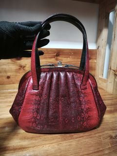 (Category: ) located in . Submitted by queenlyne_vintage_rare_finds (Listing ID 1437369438, Image 1). Description: .