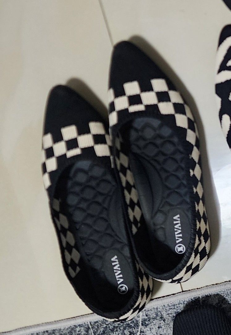 VIVAIA Checkered Flats Aria Walker 39.5 (Category: Flats & Sandals) located in Cebu City. Submitted by deecanon (Listing ID 1437349781, Image 2). Description: - VIVAIA flats - Classic checkered pattern - Pointed toe design - Comfortable insole - Black and white color - Perfect for everyday wear - bought from fellow caroseler but it doesnt fit 🥲 price +sf.