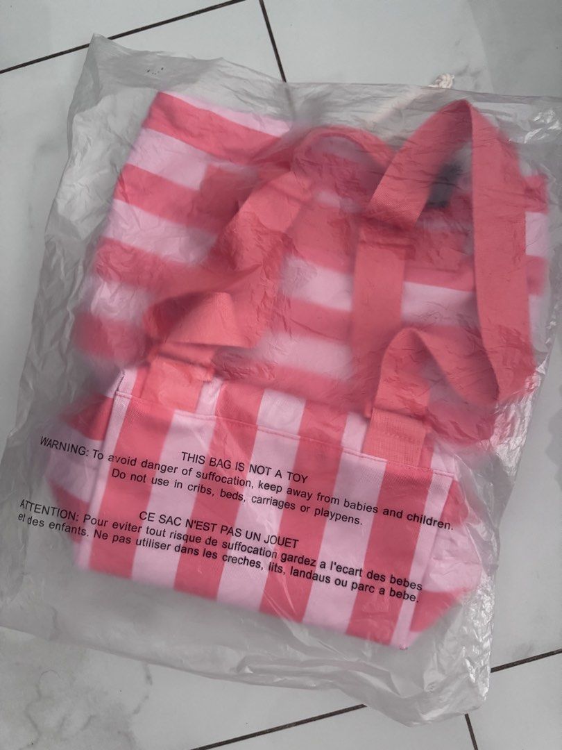 VS VICTORIAS SECRET BAG (Category: Beach Bags) located in Quezon City. Submitted by prelovedsaleitems (Listing ID 1437250116, Image 2). Description: .