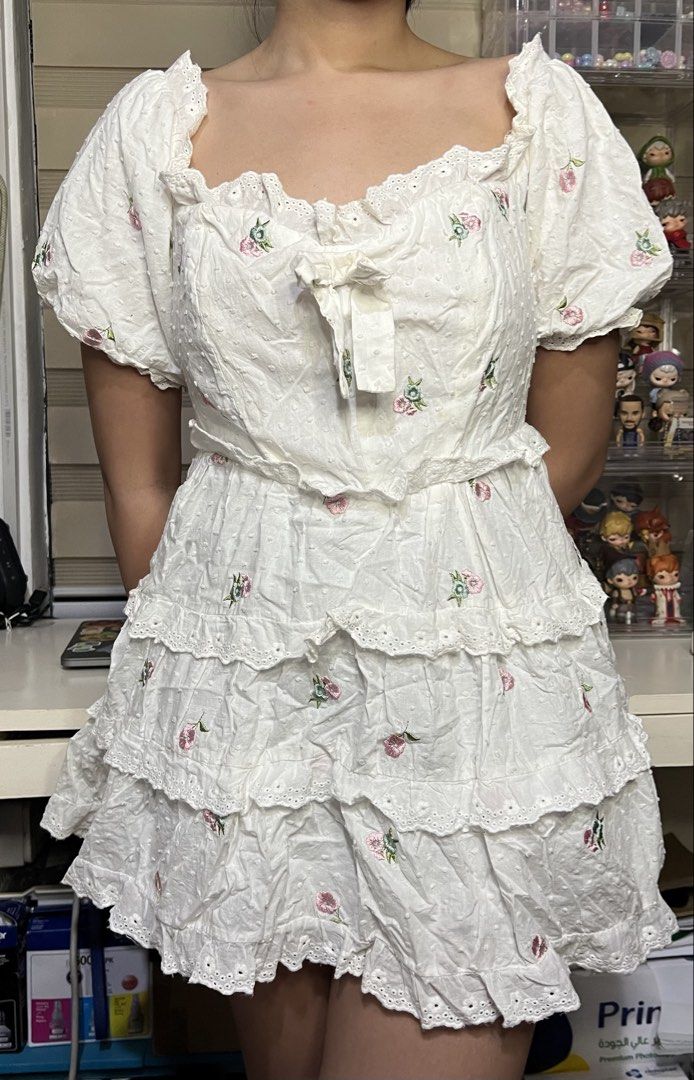 White Floral Mini Dress (Category: Dresses) located in Mandaue City. Submitted by pringthegreat (Listing ID 1437365815, Image 1). Description: .
