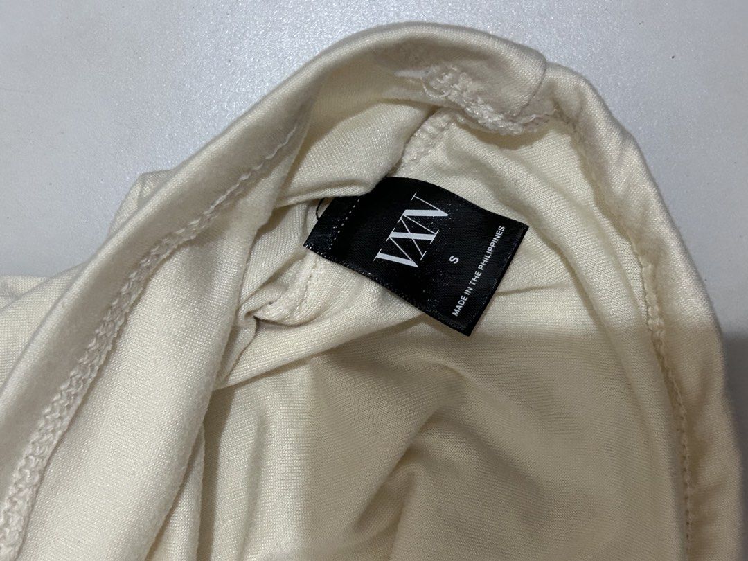 XVN Asymmetrical Offshoulder Longsleeve - Cream (Category: Longsleeves) located in Manila. Submitted by amberwardrobe (Listing ID 1437347683, Image 2). Description: size small color: cream used once.