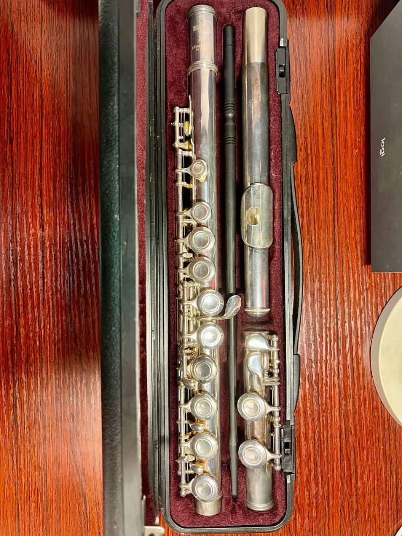 Yamaha flute 221 Made in JAPAN (Category: Musical Instruments) located in Baguio. Submitted by carlbenta (Listing ID 1437342292, Image 1). Description: - Yamaha flute 221 - Made in Japan - Elegant finish - Includes original case - Well-maintained condition - Suitable for all skill levels Location: Baguio City Shipping: J&T/FLASH/LBC .