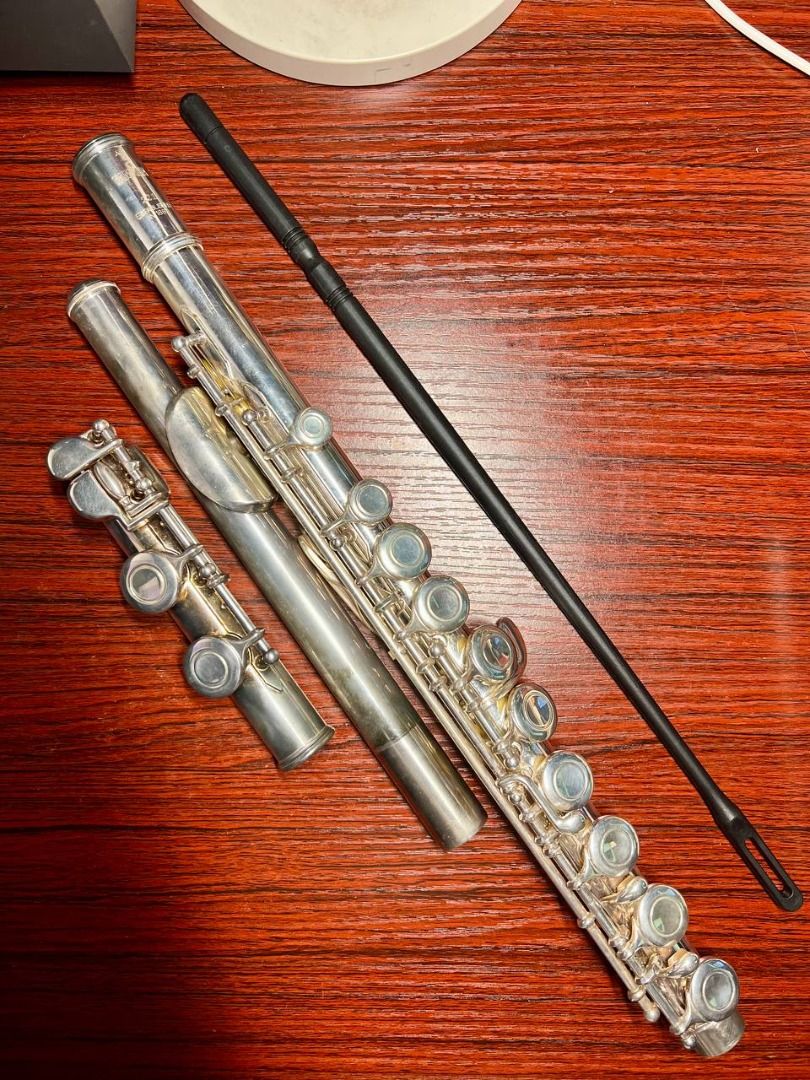 Yamaha flute 221 Made in JAPAN (Category: Musical Instruments) located in Baguio. Submitted by carlbenta (Listing ID 1437342292, Image 2). Description: - Yamaha flute 221 - Made in Japan - Elegant finish - Includes original case - Well-maintained condition - Suitable for all skill levels Location: Baguio City Shipping: J&T/FLASH/LBC .